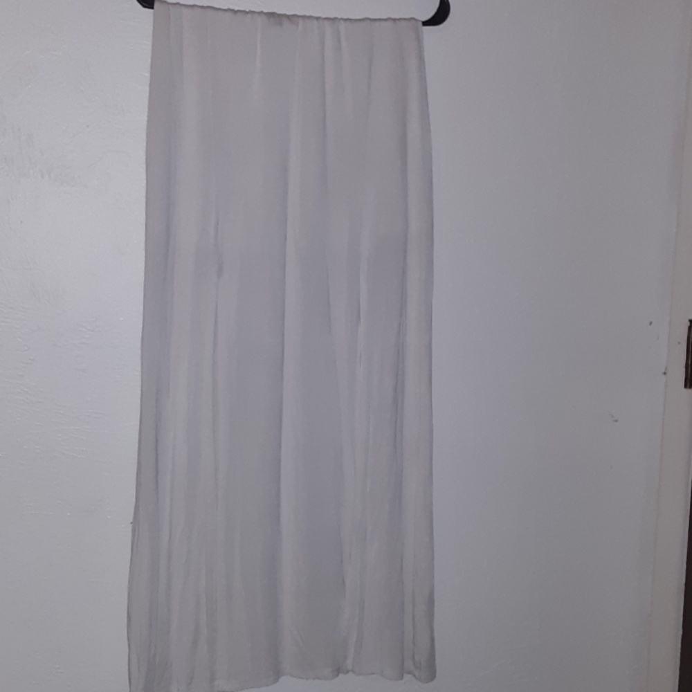LONG WHITE SKIRT